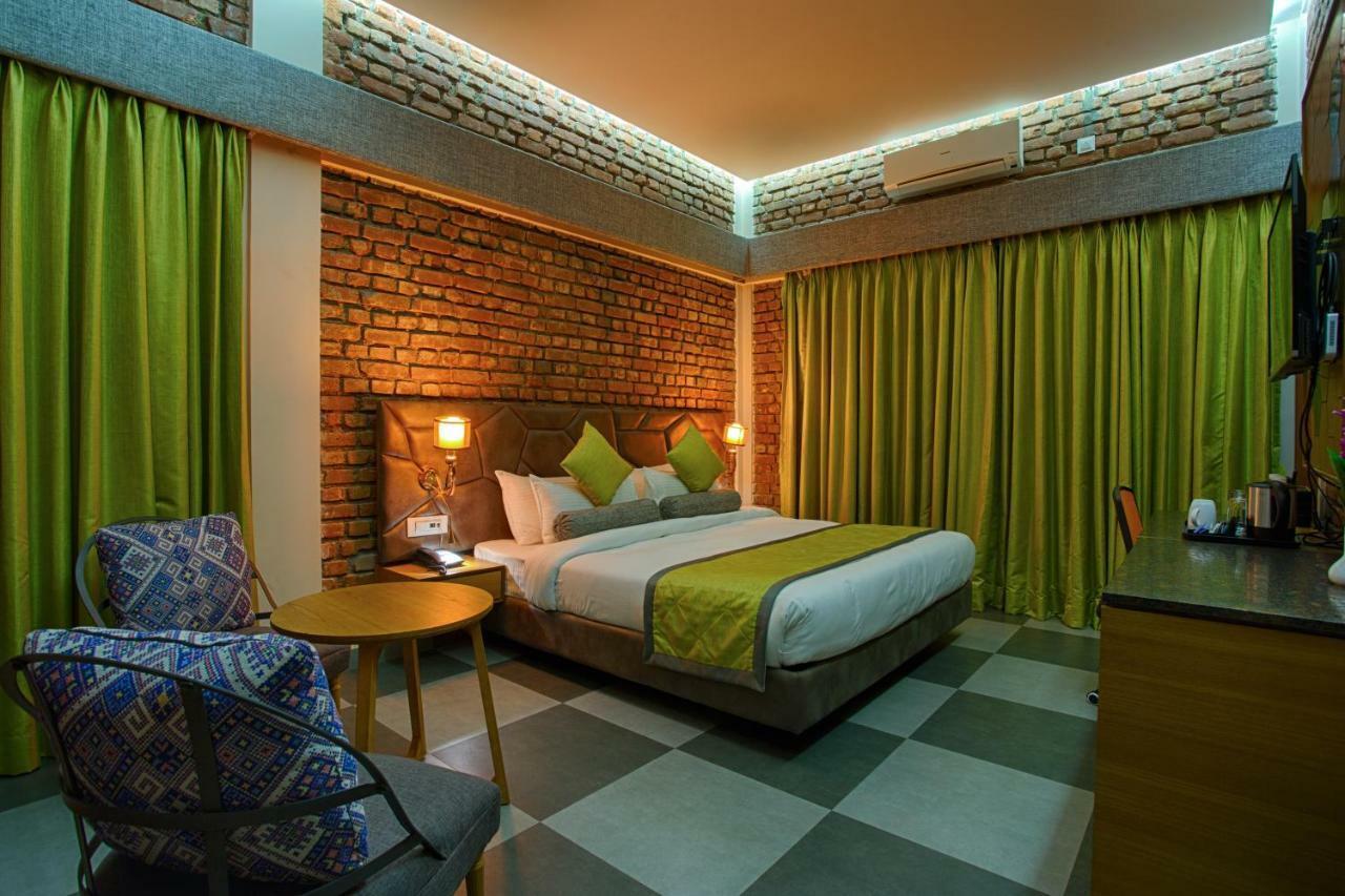 Four Vedas Hotel & Resort Siliguri Exteriör bild
