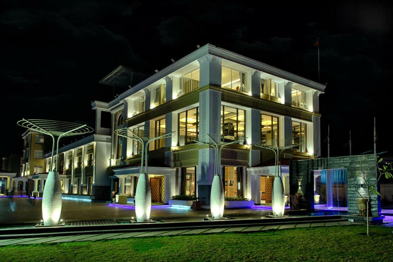 Four Vedas Hotel & Resort Siliguri Exteriör bild