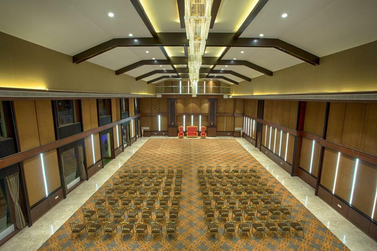 Four Vedas Hotel & Resort Siliguri Exteriör bild
