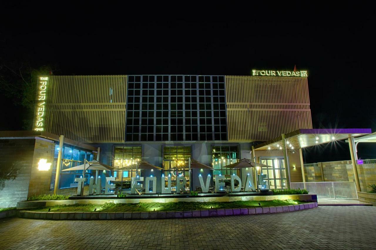 Four Vedas Hotel & Resort Siliguri Exteriör bild