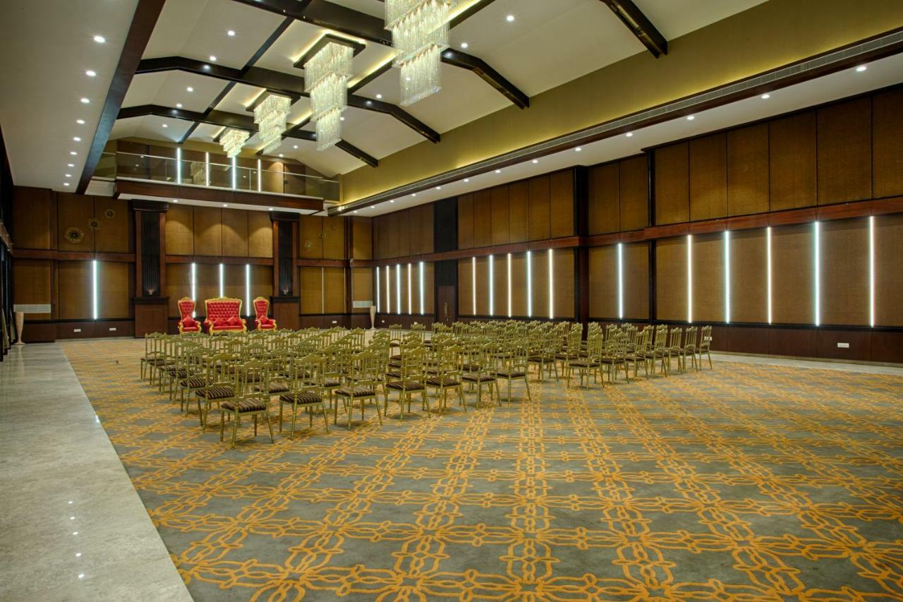 Four Vedas Hotel & Resort Siliguri Exteriör bild